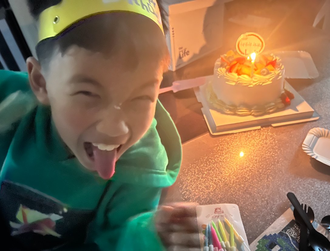 non action tweet media