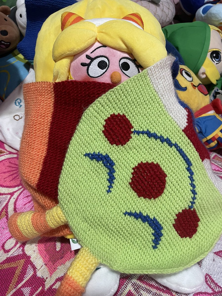 lil_petit_lune's tweet image. Here it is!
#welcomehomepuppetshow #Howdypillar #scarf