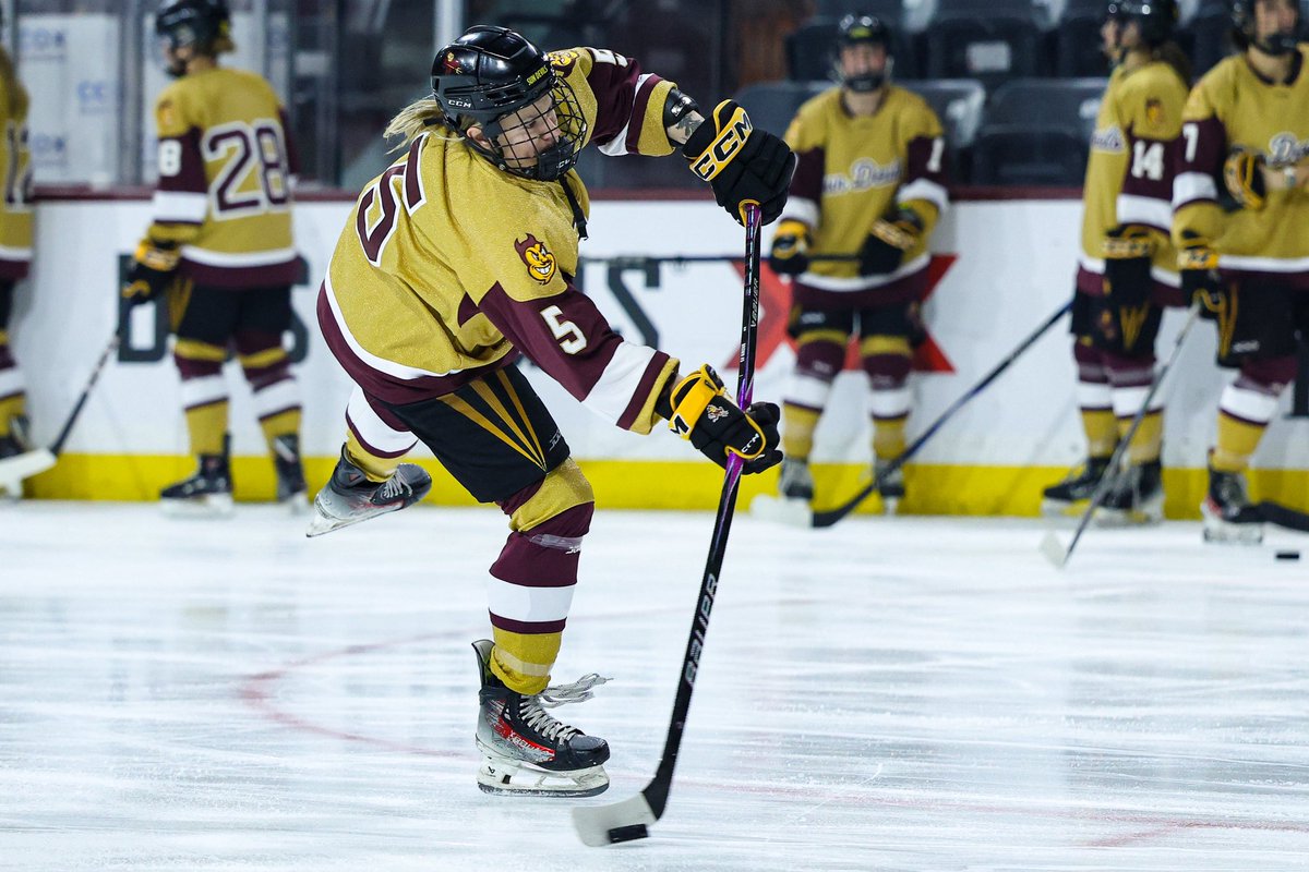 WomensHockeyASU's tweet photo. How bout them gold jerseys 🤩🤩🤩

🔱 | #LeaveALegacy https://t.co/q14JsABlWQ