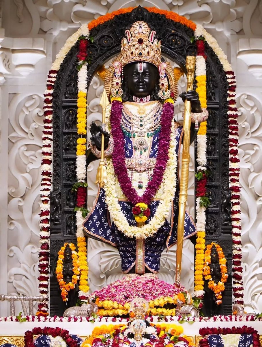 ईश्वर को जिससे जो कराना है वह करा लेते हैं, ना हम श्रेष्ठ हैं ना हम खास है बस हम ईश्वर के दास हैं ❣️