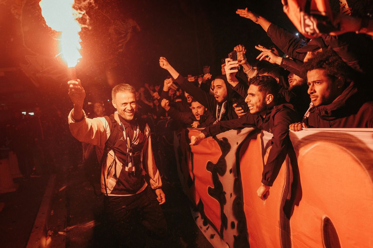 ActuFoot_'s tweet image. 🚨 𝗟𝗨𝗜𝗦 𝗘𝗡𝗥𝗜𝗤𝗨𝗘 🇪🇸 𝗩𝗜𝗘𝗡𝗧 𝗗𝗘 𝗥𝗘𝗠𝗣𝗢𝗥𝗧𝗘𝗥 𝗦𝗢𝗡 𝟭𝟬𝟬𝗘̀𝗠𝗘 𝗠𝗔𝗧𝗖𝗛 𝗔𝗩𝗘𝗖 𝗟𝗘 𝗣𝗦𝗚 ! ✅❤️💙

Il devient le 𝟰𝗲̀𝗺𝗲 𝗲𝗻𝘁𝗿𝗮𝗶̂𝗻𝗲𝘂𝗿 𝗱𝘂 𝗰𝗹𝘂𝗯 𝗱𝗲 𝗹𝗮 𝗰𝗮𝗽𝗶𝘁𝗮𝗹𝗲 𝗮̀ 𝗮𝘁𝘁𝗲𝗶𝗻𝗱𝗿𝗲 𝗹𝗲𝘀 𝟭𝟬𝟬 𝘃𝗶𝗰𝘁𝗼𝗶𝗿𝗲𝘀 après…