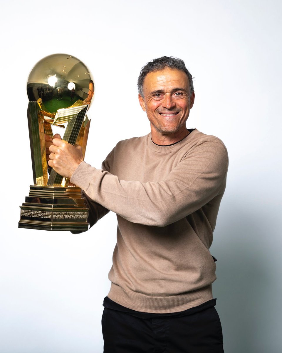 ActuFoot_'s tweet image. 🚨 𝗟𝗨𝗜𝗦 𝗘𝗡𝗥𝗜𝗤𝗨𝗘 🇪🇸 𝗩𝗜𝗘𝗡𝗧 𝗗𝗘 𝗥𝗘𝗠𝗣𝗢𝗥𝗧𝗘𝗥 𝗦𝗢𝗡 𝟭𝟬𝟬𝗘̀𝗠𝗘 𝗠𝗔𝗧𝗖𝗛 𝗔𝗩𝗘𝗖 𝗟𝗘 𝗣𝗦𝗚 ! ✅❤️💙

Il devient le 𝟰𝗲̀𝗺𝗲 𝗲𝗻𝘁𝗿𝗮𝗶̂𝗻𝗲𝘂𝗿 𝗱𝘂 𝗰𝗹𝘂𝗯 𝗱𝗲 𝗹𝗮 𝗰𝗮𝗽𝗶𝘁𝗮𝗹𝗲 𝗮̀ 𝗮𝘁𝘁𝗲𝗶𝗻𝗱𝗿𝗲 𝗹𝗲𝘀 𝟭𝟬𝟬 𝘃𝗶𝗰𝘁𝗼𝗶𝗿𝗲𝘀 après…