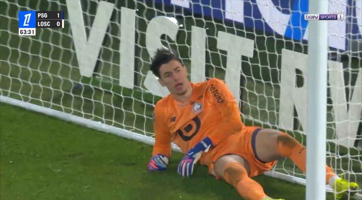 MediaParisien's tweet image. L’état du gardien du LOSC après le deuxième but de Dembélé.