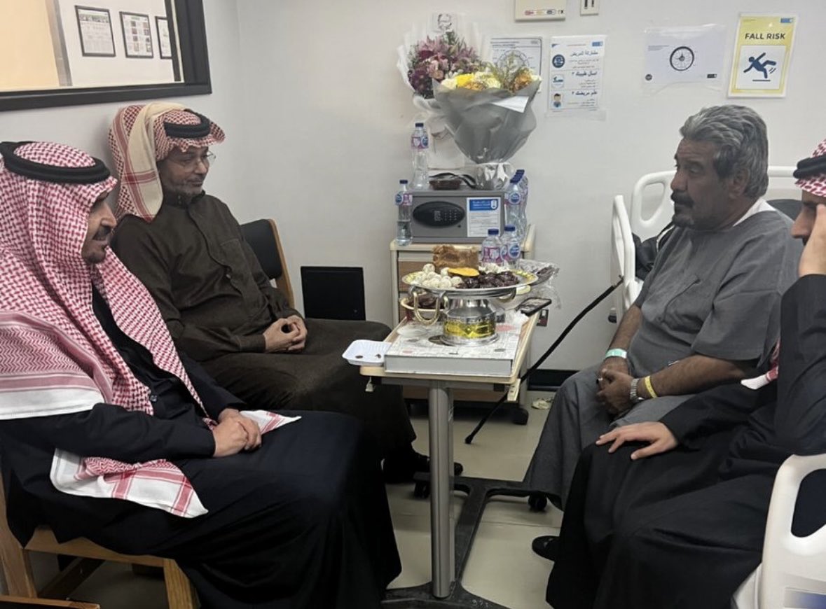 في زياره للأخ الشيخ ماجد بن متعب المهري في المستشفي اسأل الله ان يتم عليه الصحه والعافيه ماتشوف شر ان شاءالله يابومتعب
