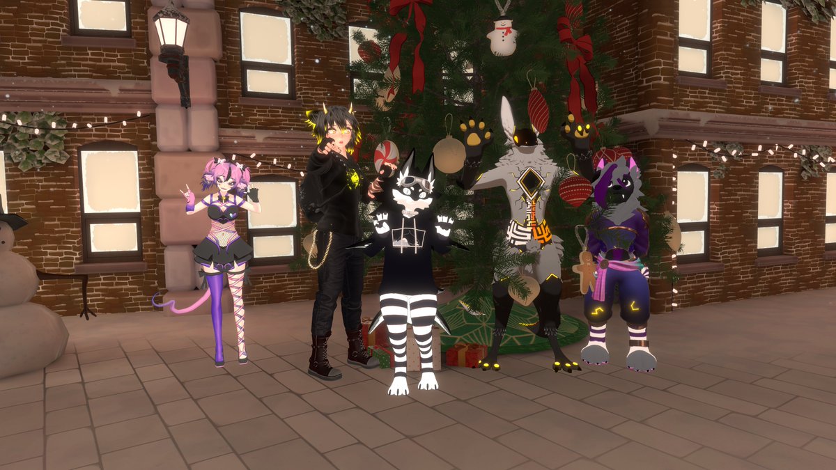 Xelthias's tweet image. My very first picture in VRChat vs. one of my most recent! #VRC12Years