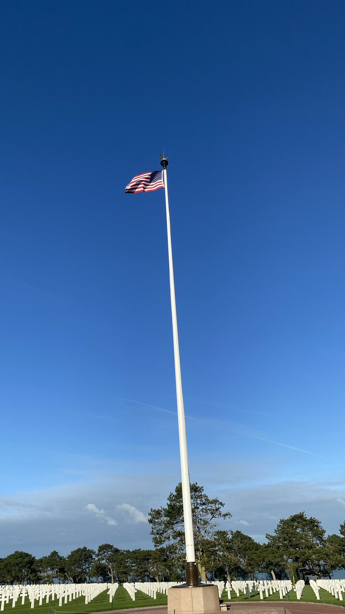 GuideToMarsz's tweet image. Went to the Normandy American cemetery 

Really emotional place