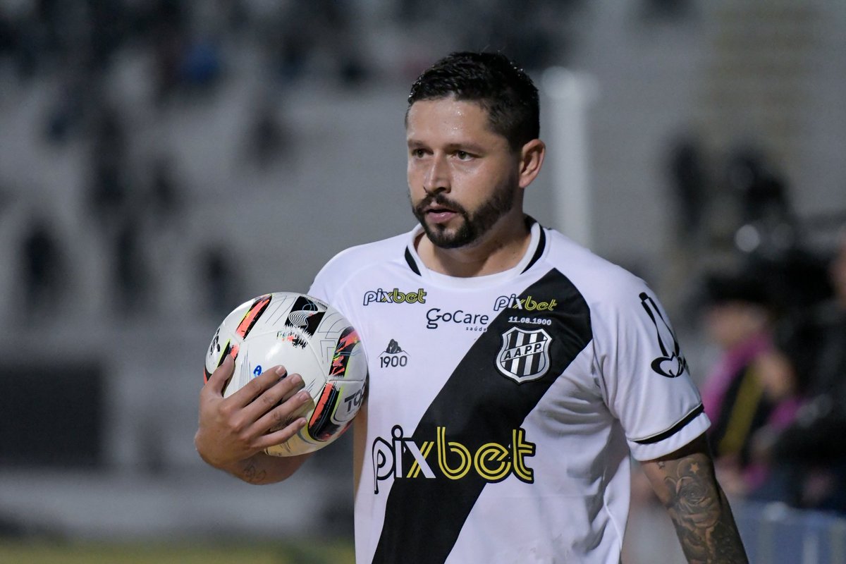 resistencia1901's tweet image. Diante de um possível acerto de Elvis com o NÁUTICO, conforta saber que Hélio e Guilherme estão à frente do projeto.

Logo, se tal acerto se concretizar, teremos a convicção que ele aceitou se encaixar no projeto.

E sem dúvidas alguma isso passa pelo seu condicionamento físico.