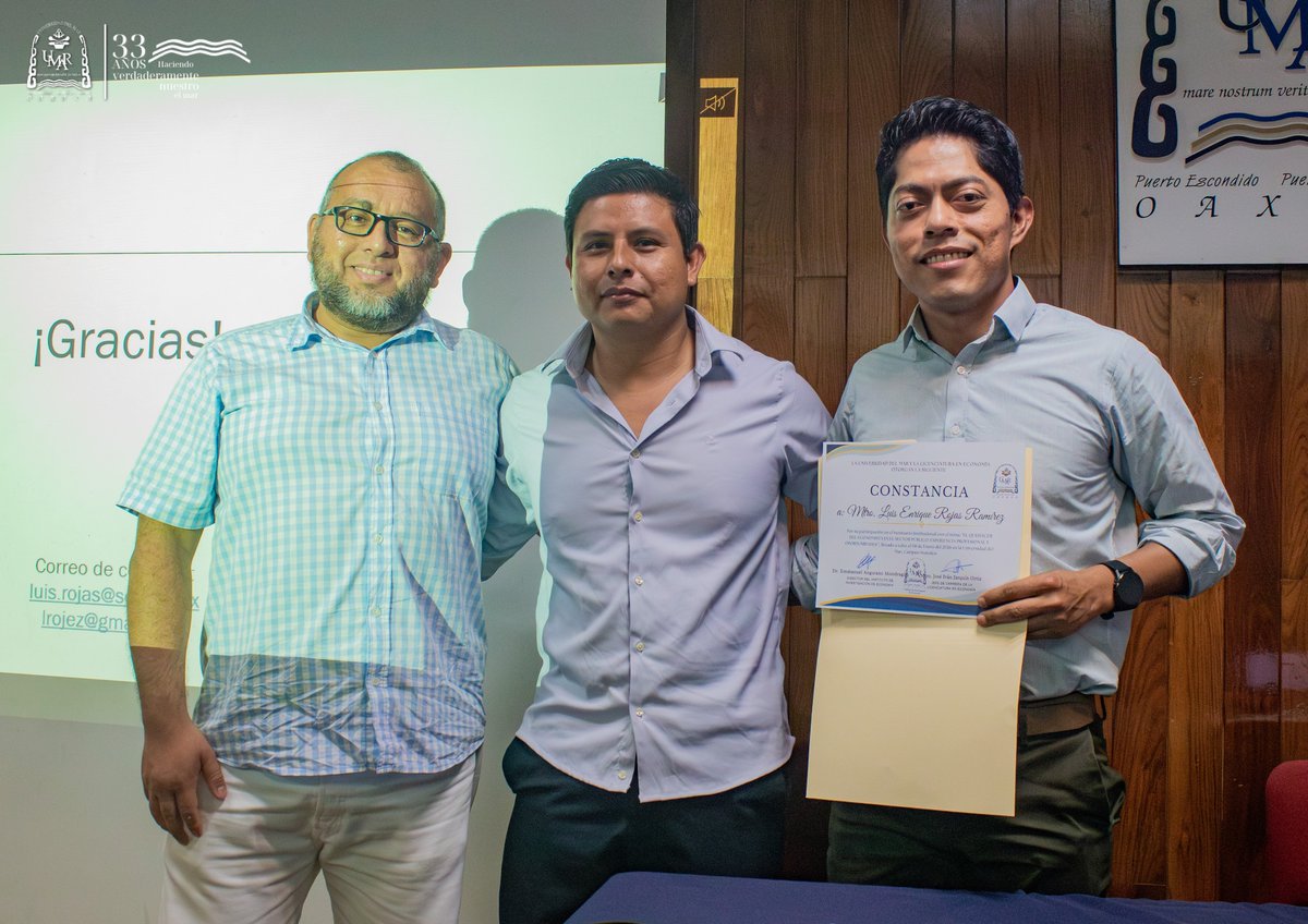 ✨ 𝗦𝗲𝗺𝗶𝗻𝗮𝗿𝗶𝗼 𝗶𝗻𝘀𝘁𝗶𝘁𝘂𝗰𝗶𝗼𝗻𝗮𝗹 ✨
📊 El quehacer del economista en el sector público: experiencia profesional y oportunidades.
El martes 6 de enero, en el aula 29 de la Universidad del Mar, campus Huatulco, se llevó a cabo este seminario institucional impartido