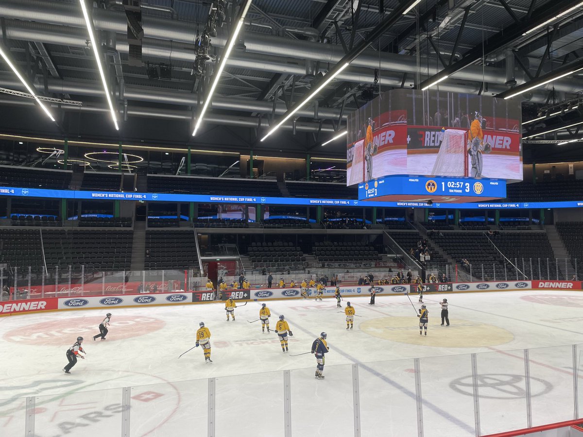 WSF08HCD's tweet photo. Finale 🔵🟡 #HCDLadies https://t.co/21YbKFD2tM