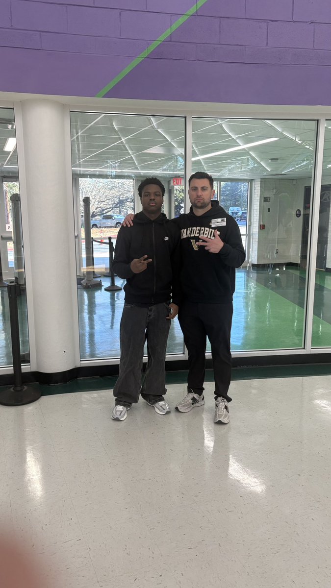 CallawayTravion's tweet photo. Grateful for @Kendall_Lawson3 stopping by and spending time with me and having a good conversation today. Blessed for the opportunity!

@VandyFootball https://t.co/UTVmW1eEgp