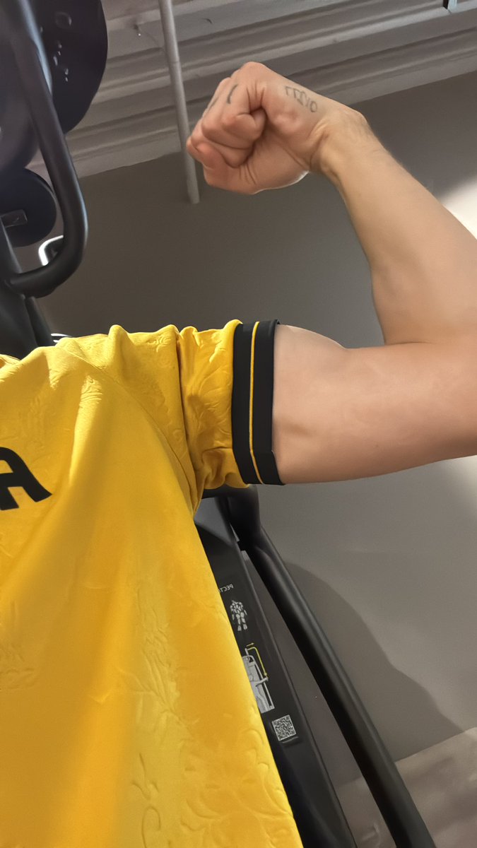 Damø🖤💛 tweet media