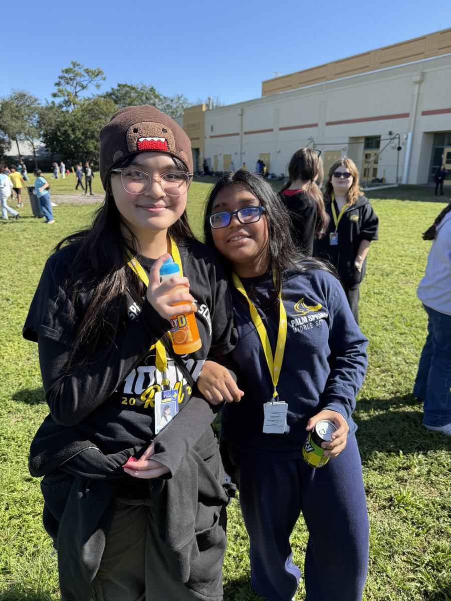 kjmartinez__'s tweet photo. Today we celebrated 711 Stingray Scholars who earned a 3+ on PM2 or leveled up from PM1 to PM2 at our Level-Up Field Day 🔥

Games, a video game bus 🎮, a DJ 🎶, and grilled hotdogs 🌭! Most of all, we’re proud of our Stingrays for their growth, grit, &amp; hard work! @palmspringsms https://t.co/2FfpebGrAM