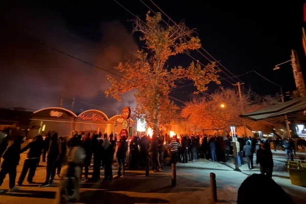 MarianoGiustino's tweet image. Mi fanno sapere che in #Italia i media dicono che in #Iran tutto è tornato alla normalità e che il regime ha preso il controllo della situazione. È FALSO! Non è vero! Vi invito a non seguire i comunicati del regime iraniano. La Repubblica islamica vuole ingannare il mondo e…