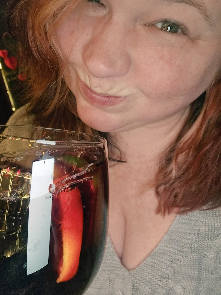 stardust1006's tweet photo. #funnyfacefriday?  January is soooooo long. What is up with that. Post Holiday, it's too dark all the time, blues are real. Sangria break before the grocery store was required. https://t.co/dPAHnxr1J6