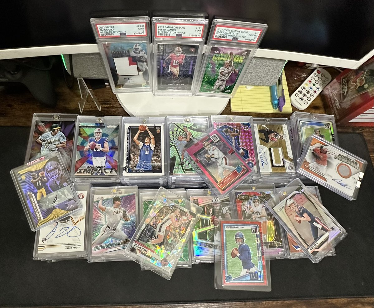 DFar_TheBarber's tweet photo. Going live on what not Saturday, $1 auctions, buyers and free give away, 11am pacific time! #whatnot #freegivvy #buyerappreciation #TradingCards https://t.co/8Xqpw7N8J3 https://t.co/OFZJiXkYfO