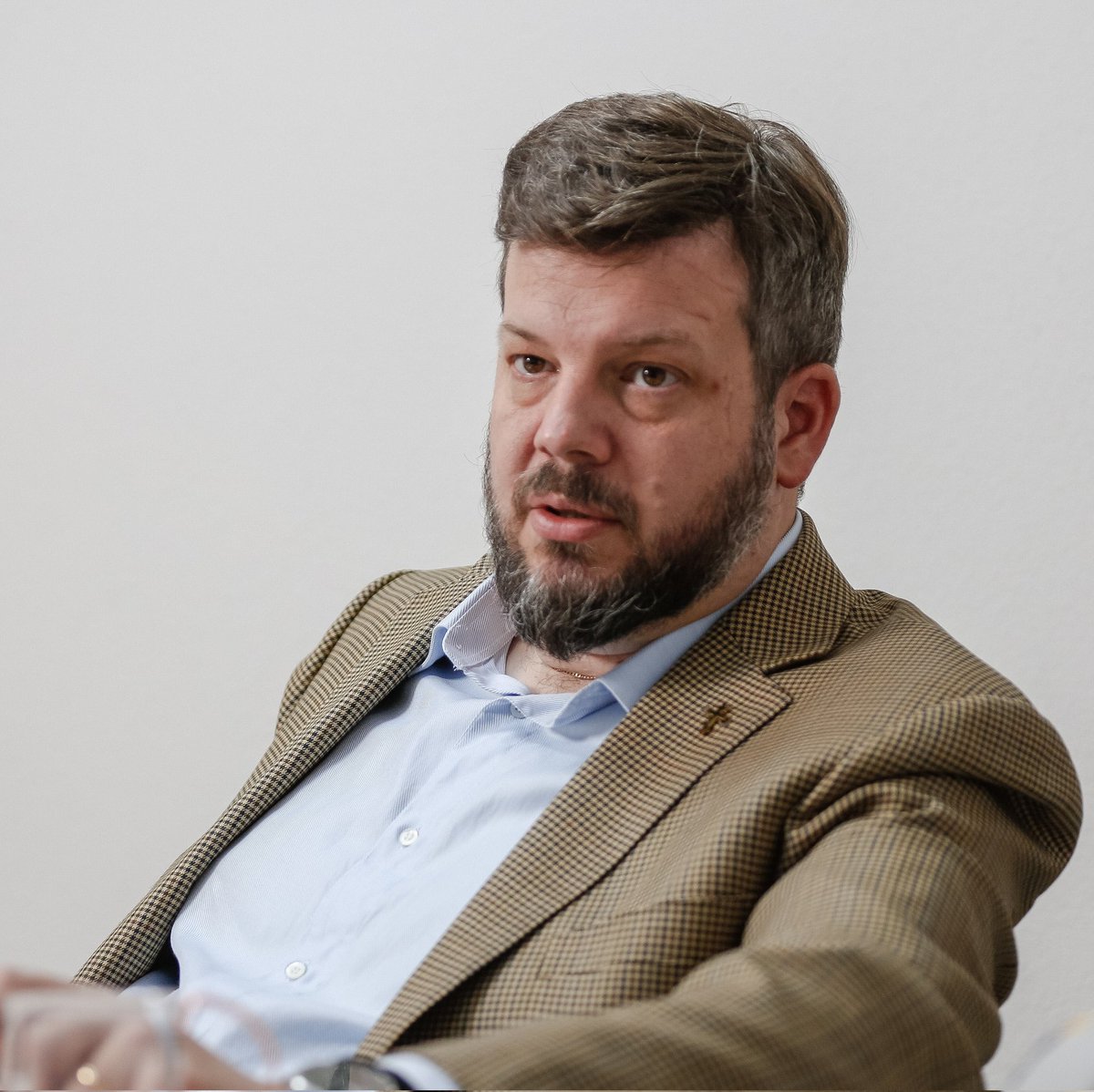 _istlady_'s tweet image. Es fácil criticar la autonomía del PNL cuando tu partido [el de ellos, Kast] prioriza la gobernabilidad sobre los principios. Kast es un centro-derecha y Kaiser es la verdadera derecha que no se arrodilla. Aportilladores son los que se venden.

#JohannesKaiser #JoseAntonioKast