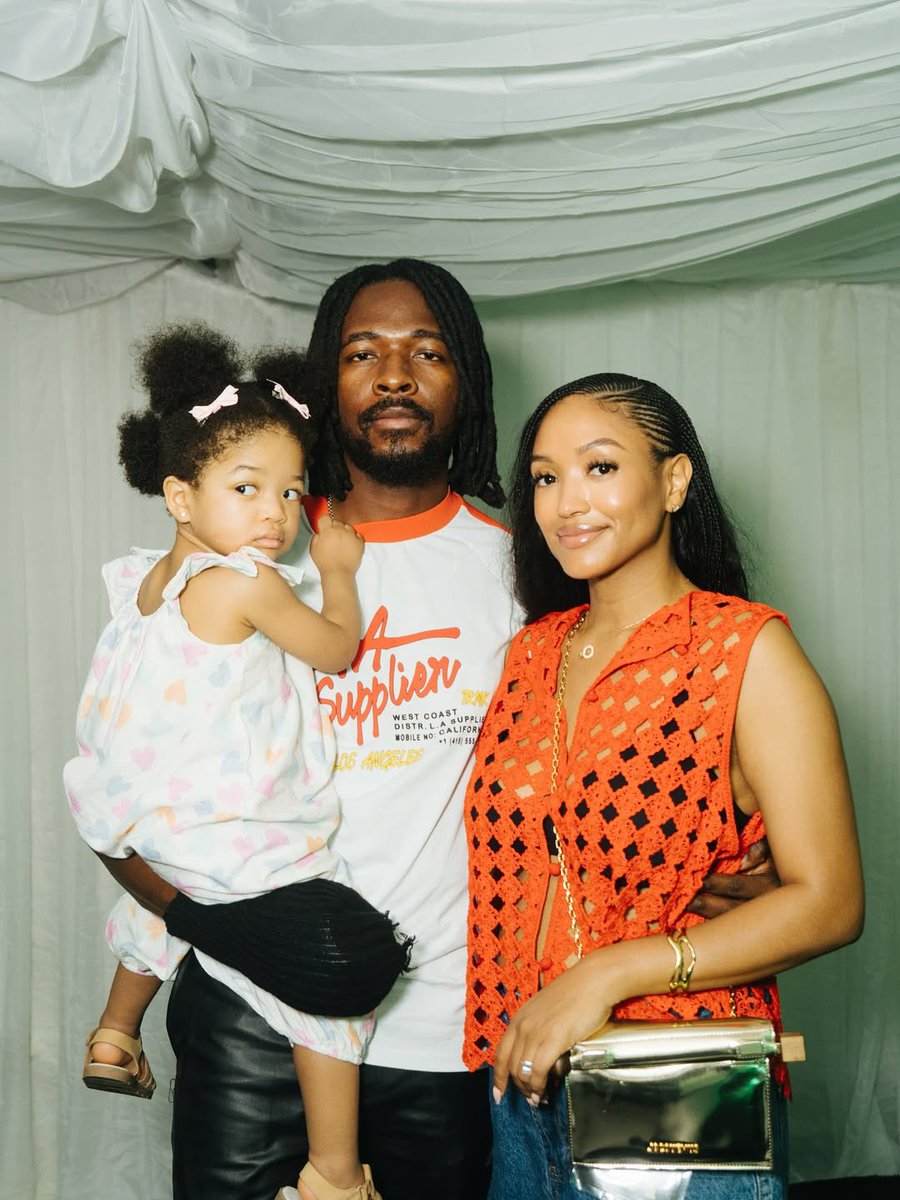 afro_nigeria's tweet photo. Marvin signee, Johnny Drille his Wife and Kid 📸🥰 https://t.co/ujH9xuPSW1