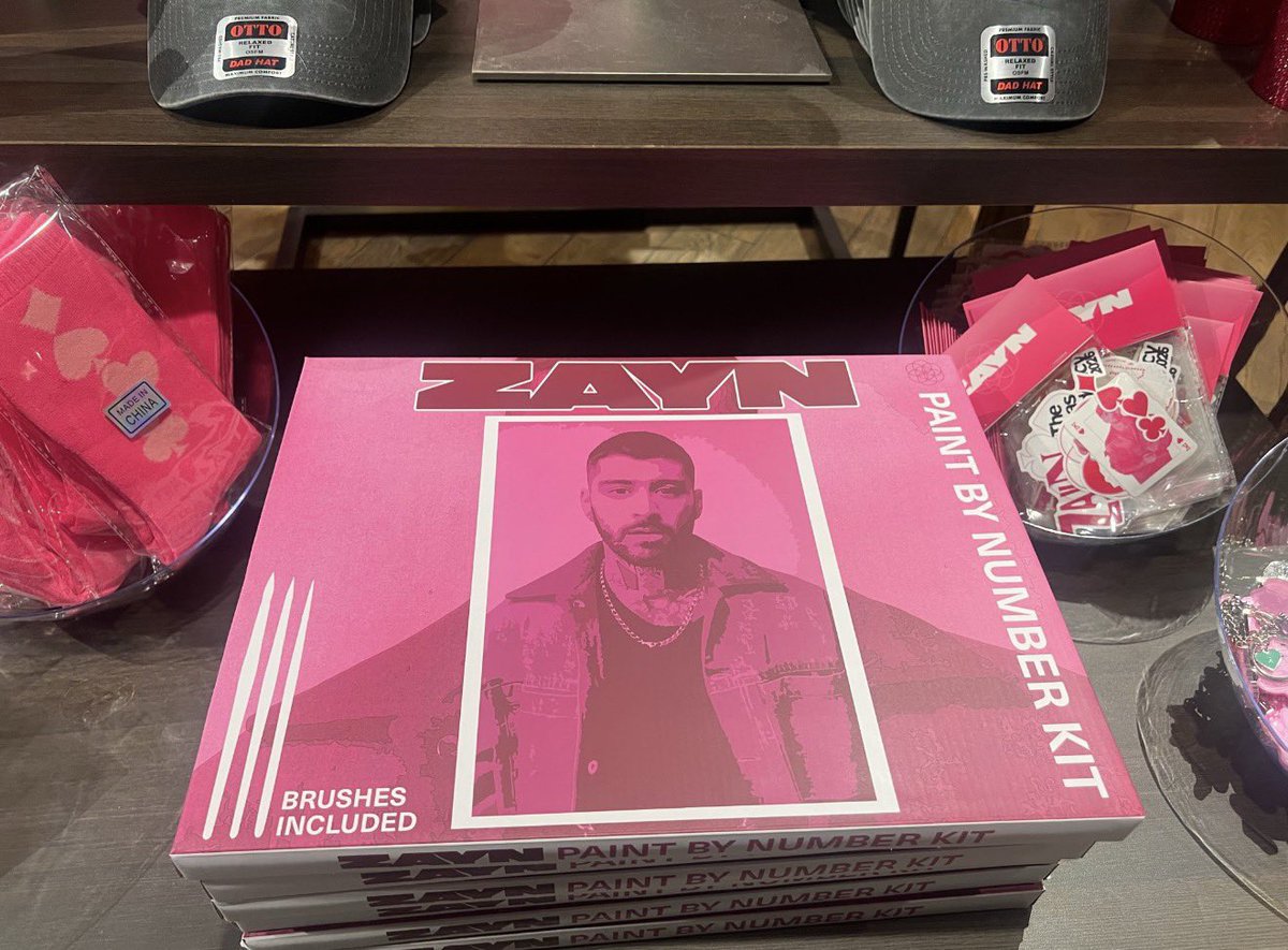 ZaynJMBase's tweet image. First look at #ZAYN’s pop-up merch store in Las Vegas ahead of his residency!