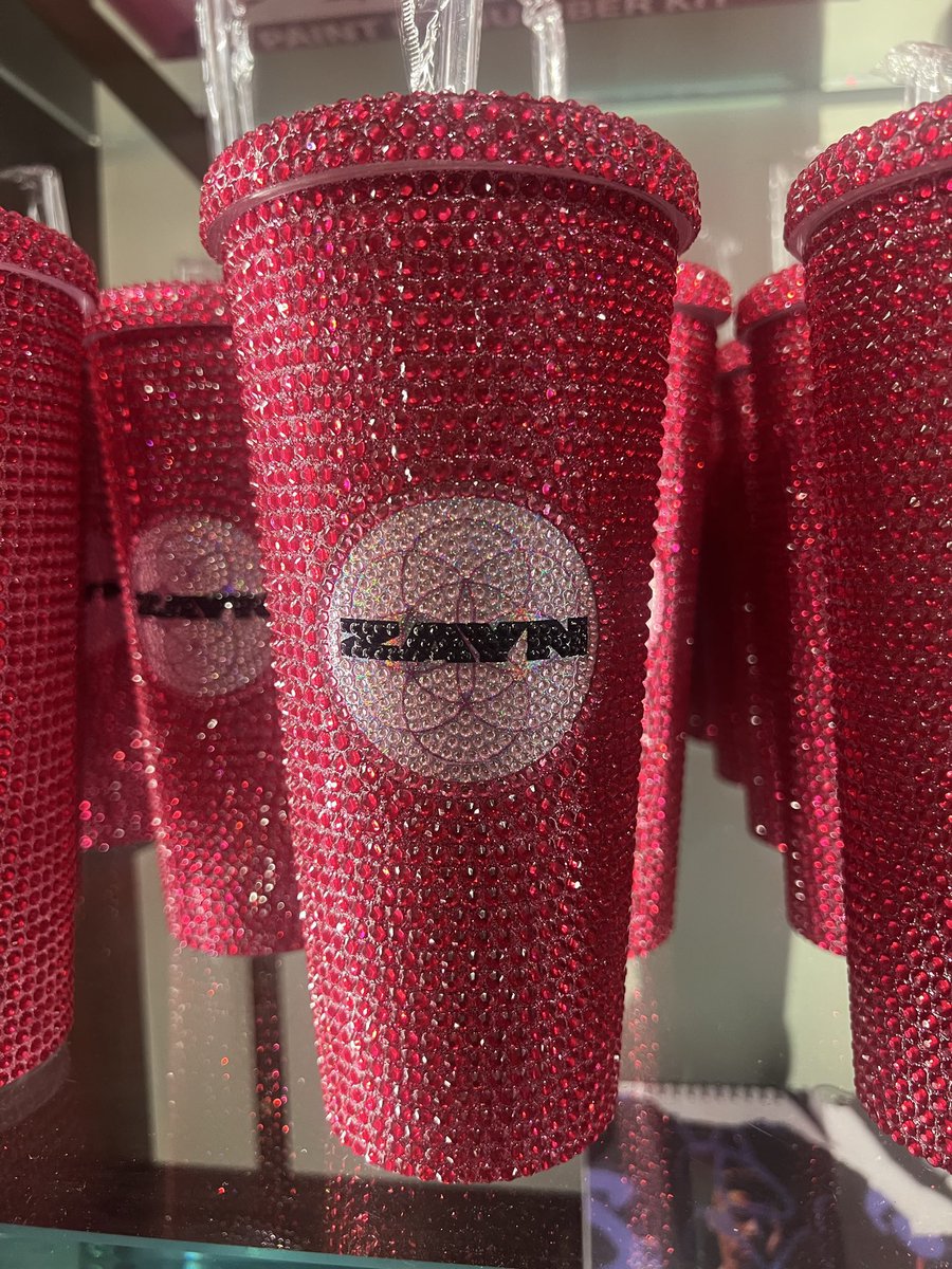 ZaynJMBase's tweet image. First look at #ZAYN’s pop-up merch store in Las Vegas ahead of his residency!