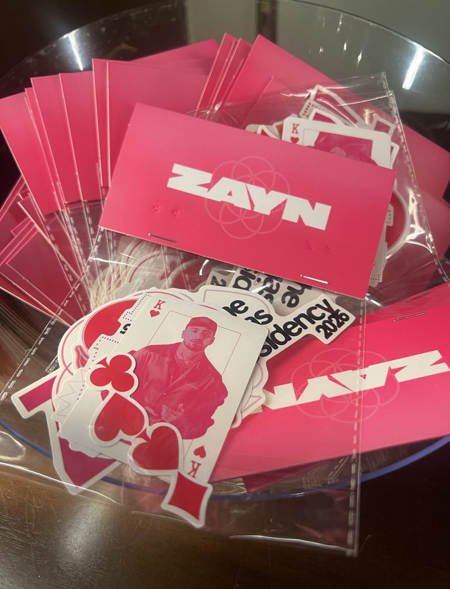 ZaynJMBase's tweet image. First look at #ZAYN’s pop-up merch store in Las Vegas ahead of his residency!