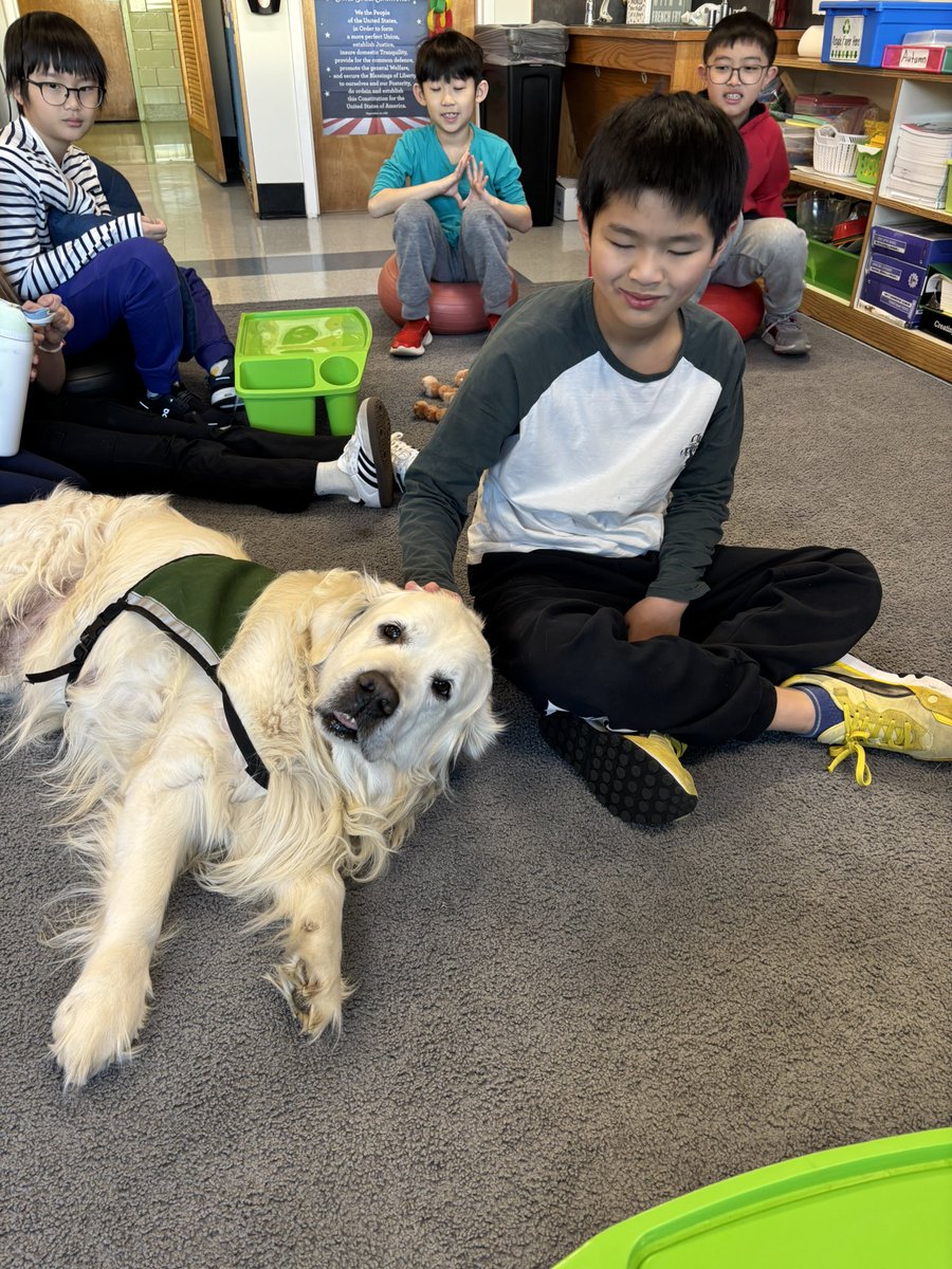 It’s always a special day when Moby comes to school. <a href="/PTAJackson/">George A Jackson PTA</a>  <a href="/A_RiveraNY/">Dr. Alejandro Rivera</a>