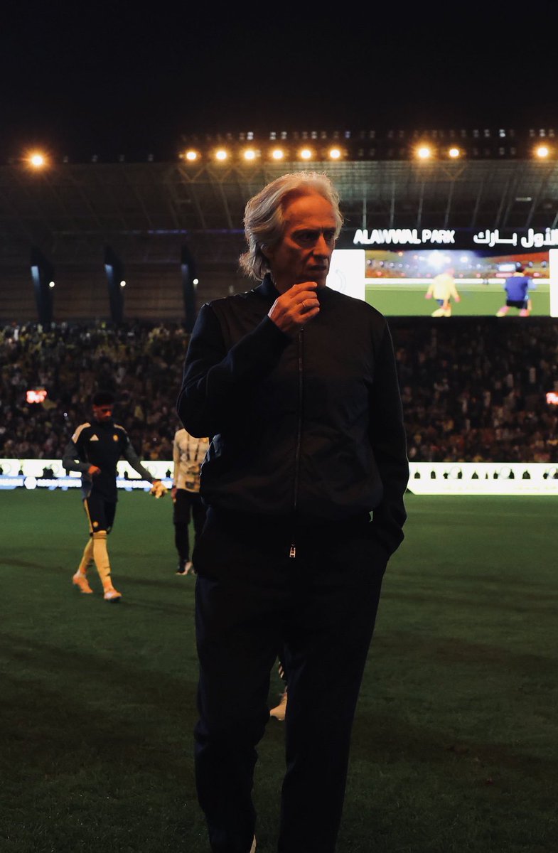 حرك نادي كامل.
حرك برامج كامله
حرك اعلامين ب قروباتهم المخيسه.

الشايب 💛