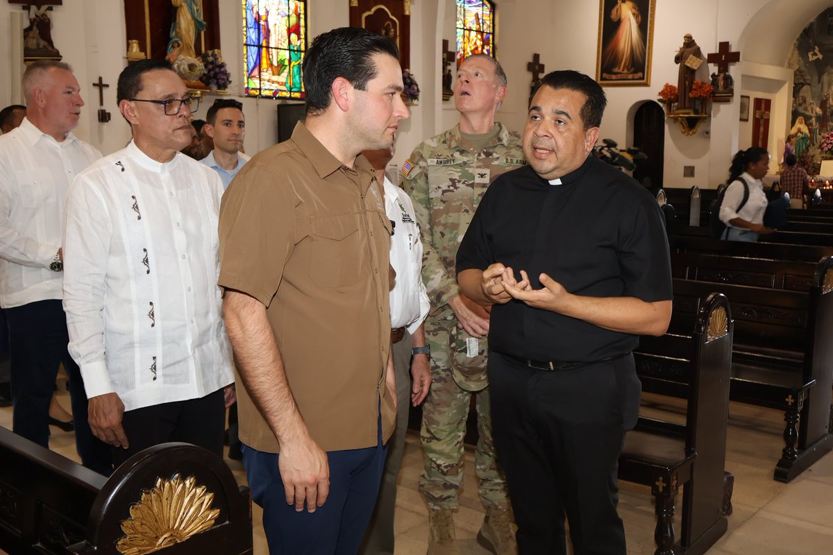 En el día de hoy, nuestro Pbro. José Héctor González Ábrego, recibe en nuestra Catedral de Chitré, al embajador de los Estados Unidos, Kevin Marino Cabrera.

Junto al Ministro de Salud, Fernando Boyd Galindo, Gobernador, Diputado, Alcalde y demás autoridades presente.