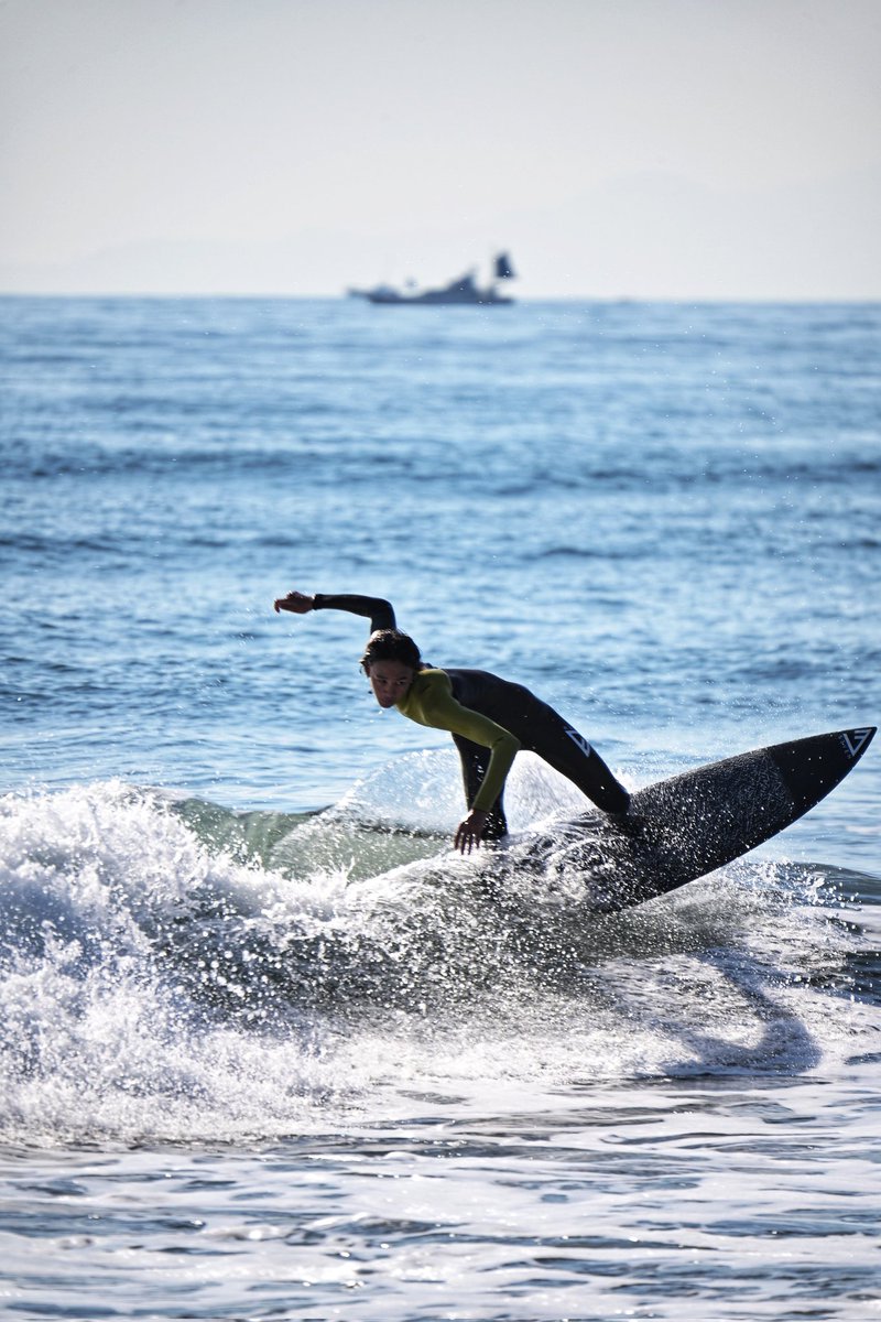 平塚のサーファー Z f + 50-400mm F/4.5-6.3 Di III VC VXD