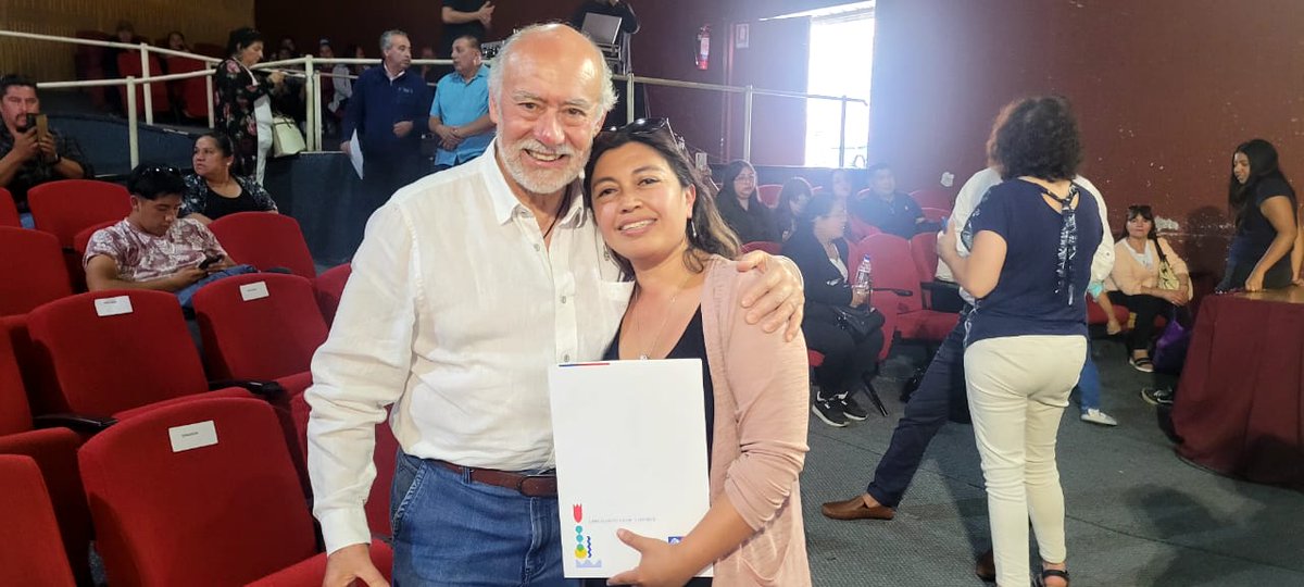 Participando con alegría en la entrega de escrituras del Proyecto Habitacional "Unión y Futuro" de la comuna de Río Bueno. Cuántos sueños y cuántos proyectos que dependen de lo más esencial: una vivienda. 
Buenas noticias! Estuvimos allí junto a la directora regional del Serviu,