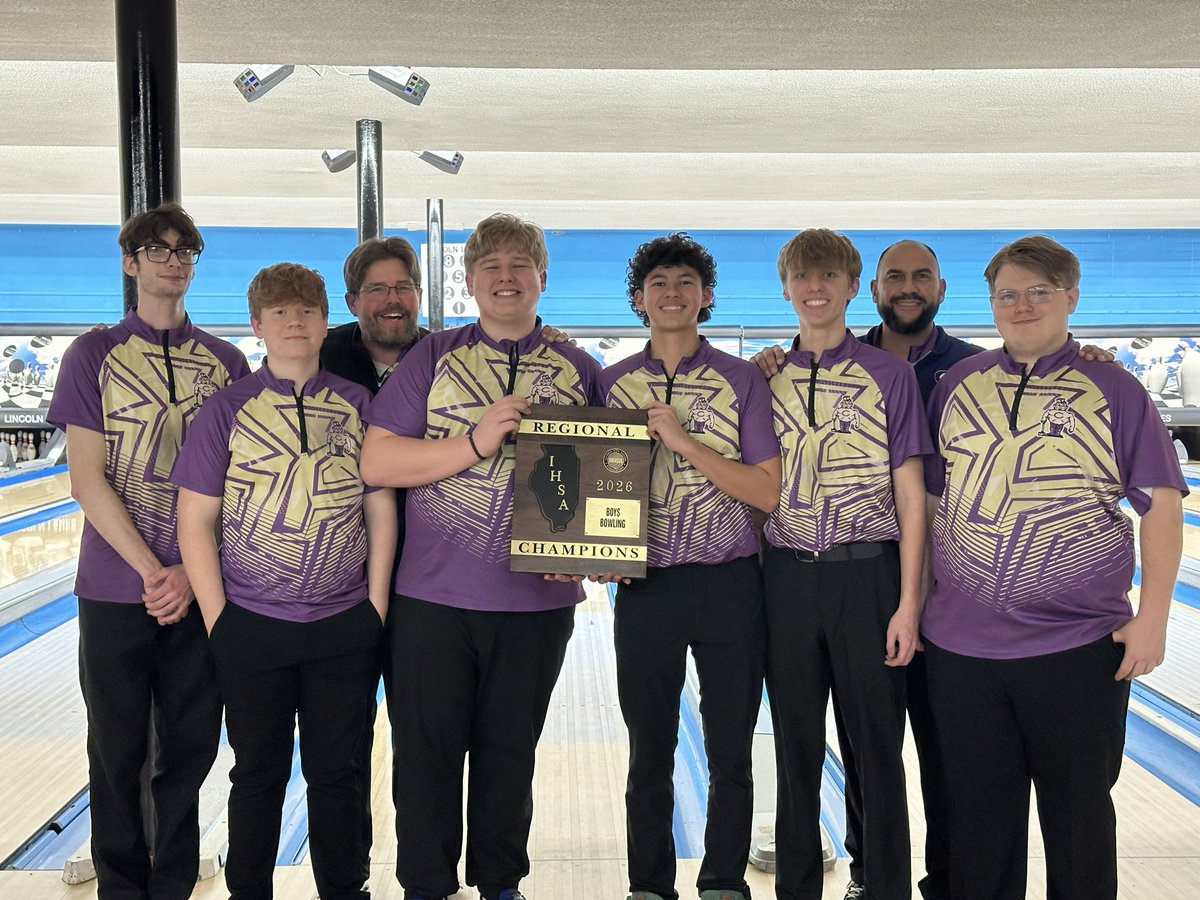 CantonActivity's tweet image. A huge congratulations to the CHS Boys Bowling Team for bringing home the IHSA Regional Championship!  We are so very proud of you all.  #LittleGiants