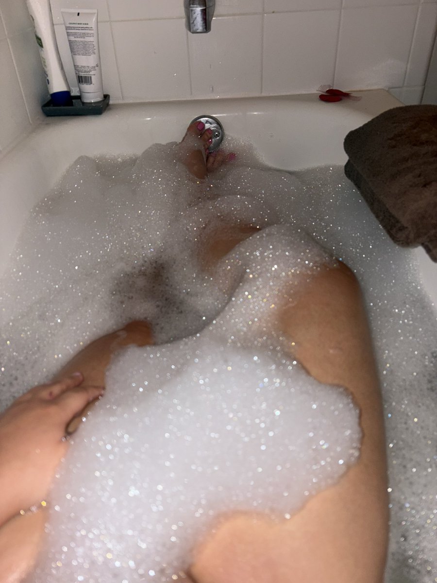 ashleybubbles50's tweet image. Who wants in?