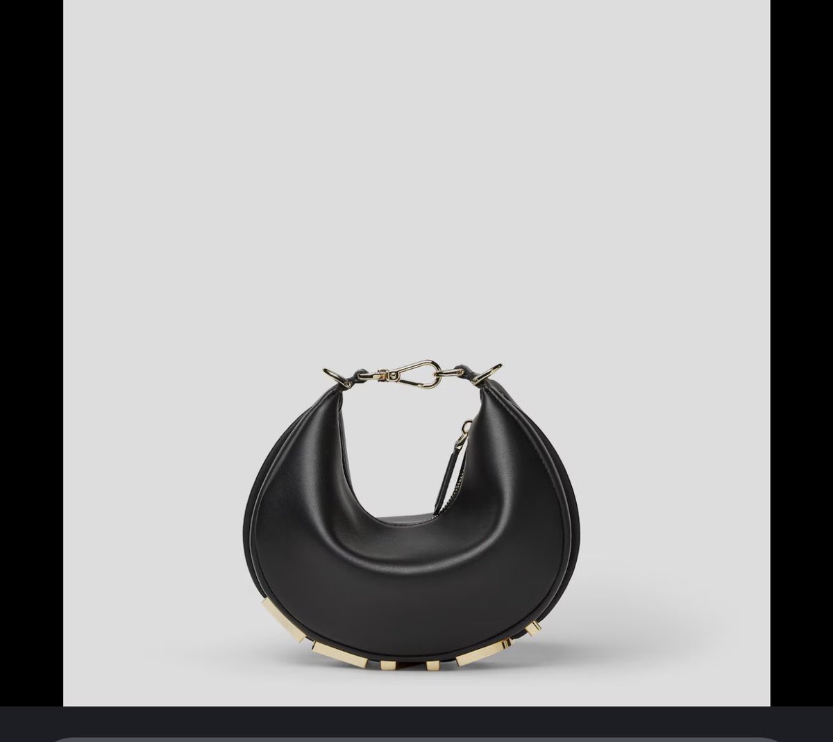 Mbalii_Sibiya's tweet image. Coach and Fendi been having the same bag but yimbi coz it’s Foschini?..