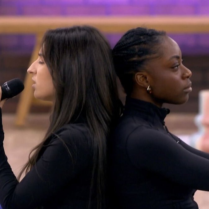 maebrn_'s tweet image. je ne rêve que de cette finale. 👑
(mes go and guys j’espère que vous votez 1 et 3!)  #StarAcademyLeLive