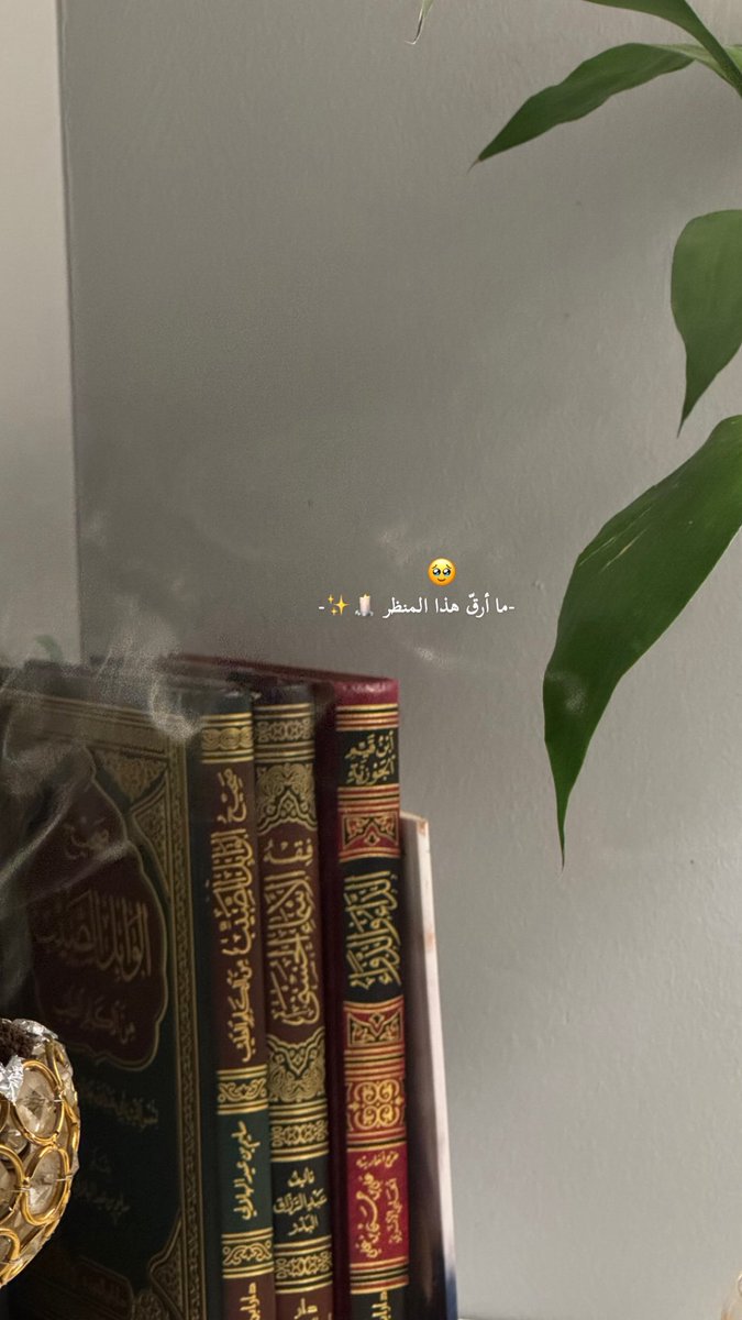 يكفيك أن تكون، 
محاطًا بعالمك الذي تُحب ☕️🤎.