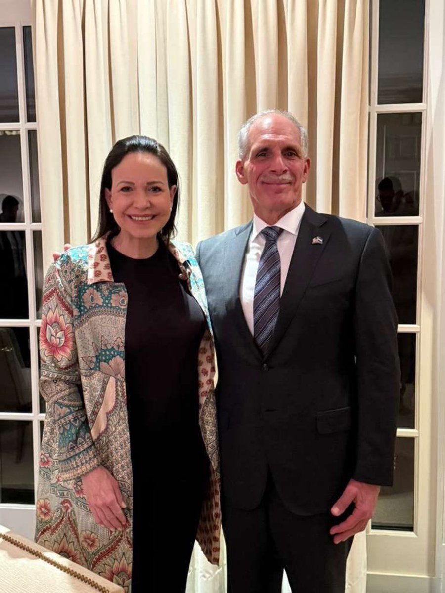 El Presidente electo de Honduras 🇭🇳, <a href="/titoasfura/">Papi a la Orden</a>, que derrotó al chavismo en su país, se reúne en Washington con María Corina Machado.