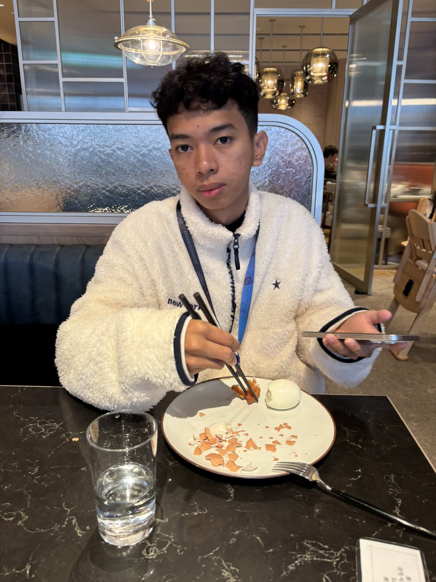 xMendosan's tweet image. 誘拐ポータルの天才の姿はこちら💁
名前知ってる人いますか？
#mangowin #apex