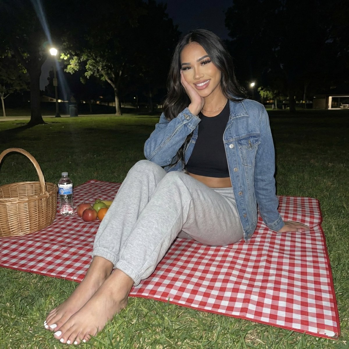 simplysofiaR's tweet image. Give me your lunch money 🙄🙄