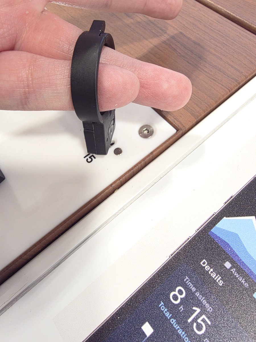 AnythingForNoah's tweet image. Whoa! People out here really wearing size 15 rings?? I could fit 2 fingers in that thang 😭😂😂