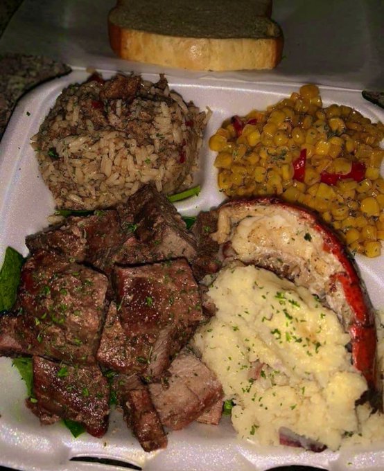 FoodPleaser's tweet image. Surf &amp;amp; Turf 🦞 🥩