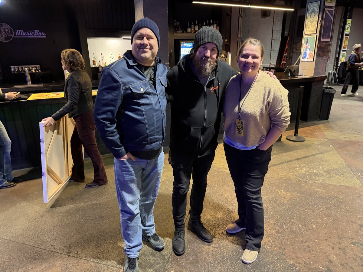 mikelowe78's tweet photo. @glove always great to see you guys! Thanks for coming back to Columbus! https://t.co/hgboDAlGG5