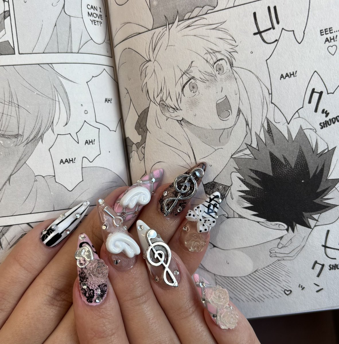 yaoibaiter's tweet image. first set of nails of 2026 ♡🗝️