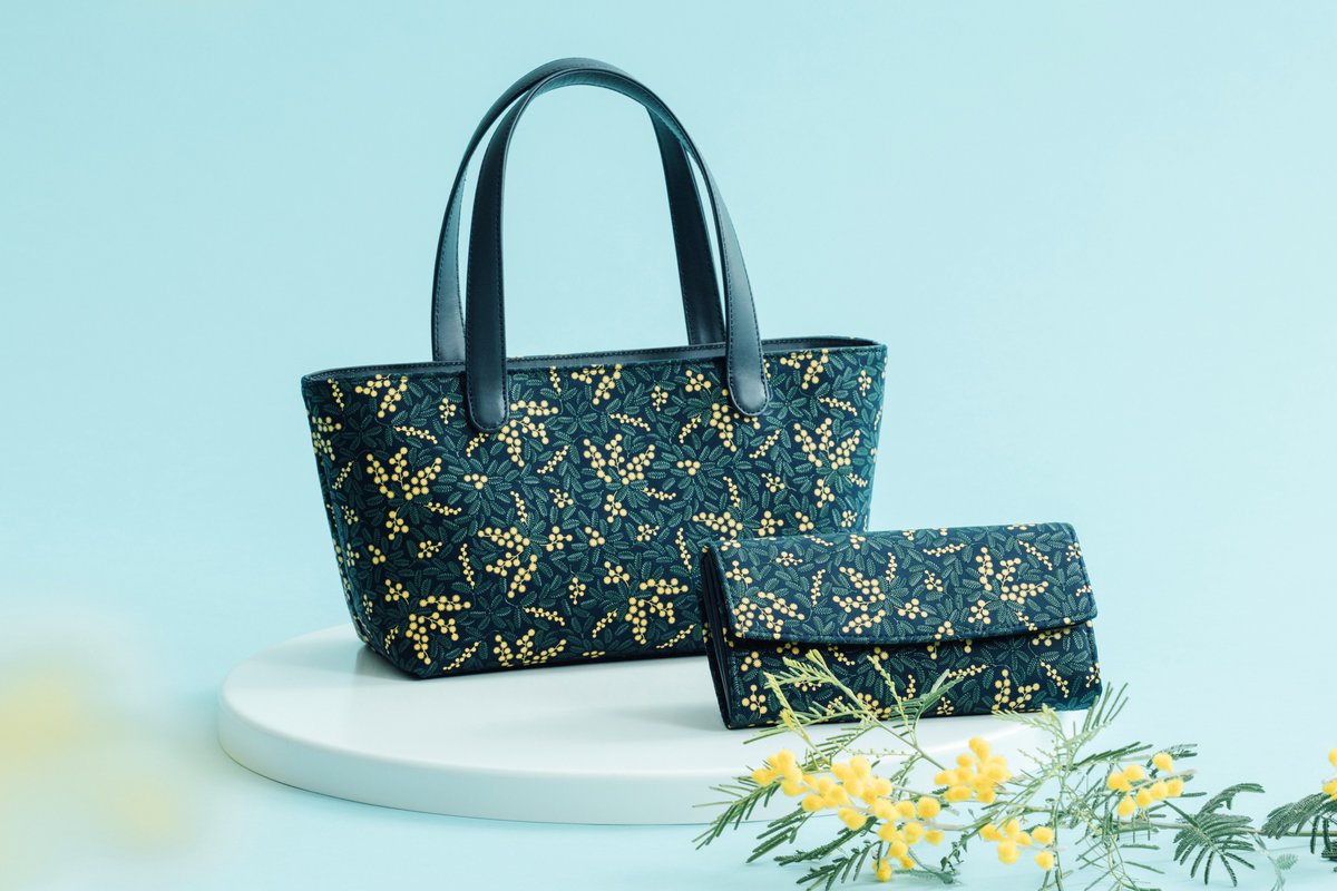 お待たせいたしました。今年もミモザ模様の印伝発売です。
inden-ya.shop/apps/note/spec…
 #印傳屋 #甲州印伝 #印伝 #ミモザ