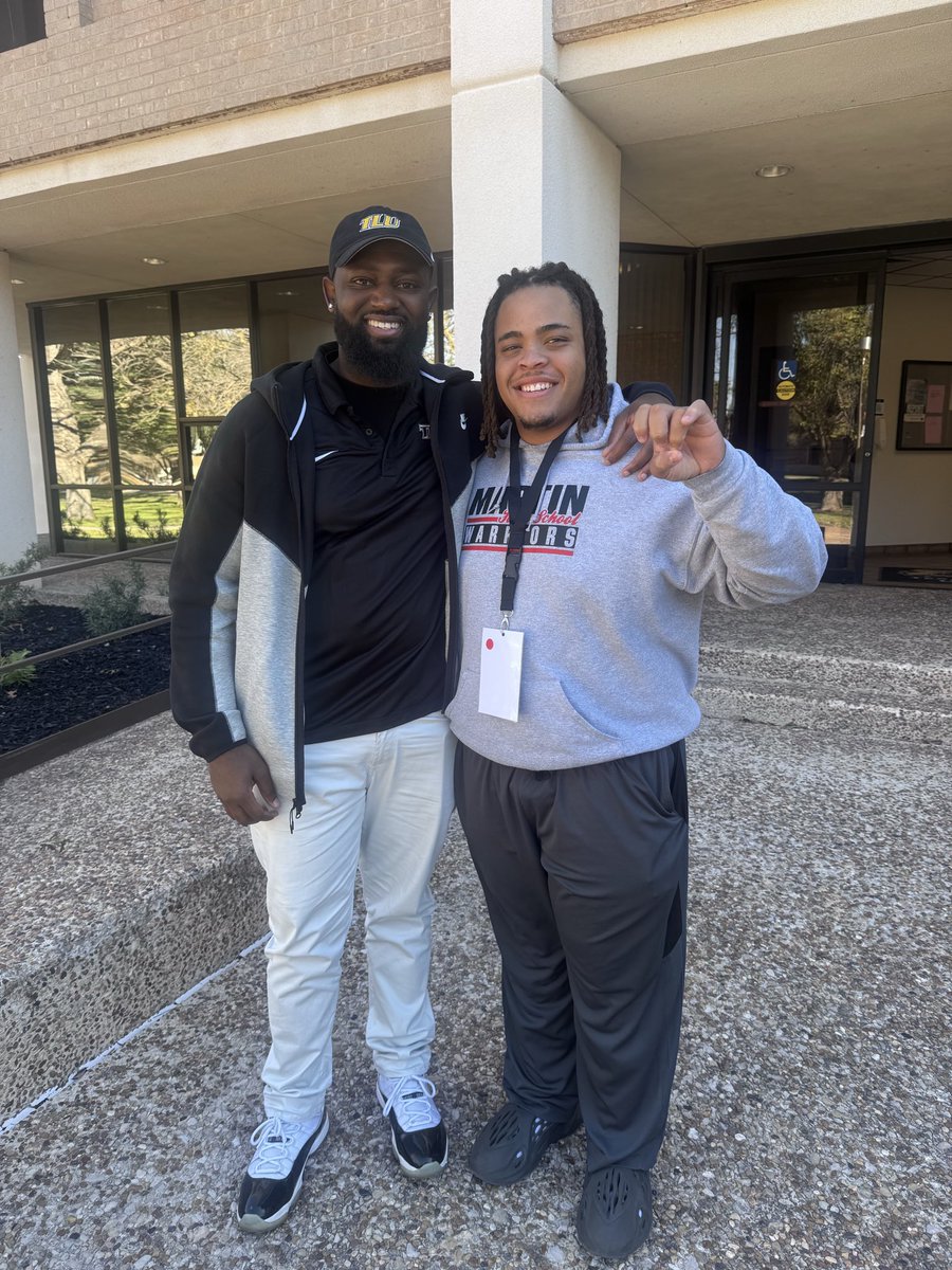 Chase_Shaw_'s tweet photo. Thank you @CoachMarshall_ and @Coach_GarciaJ for a great official visit @TLU_Football 

#TooLiveU #PupsUp https://t.co/25wwxyLN4l