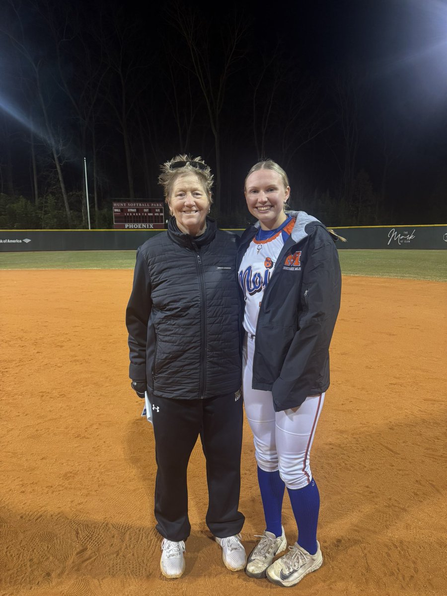 Courtney Smith tweet media