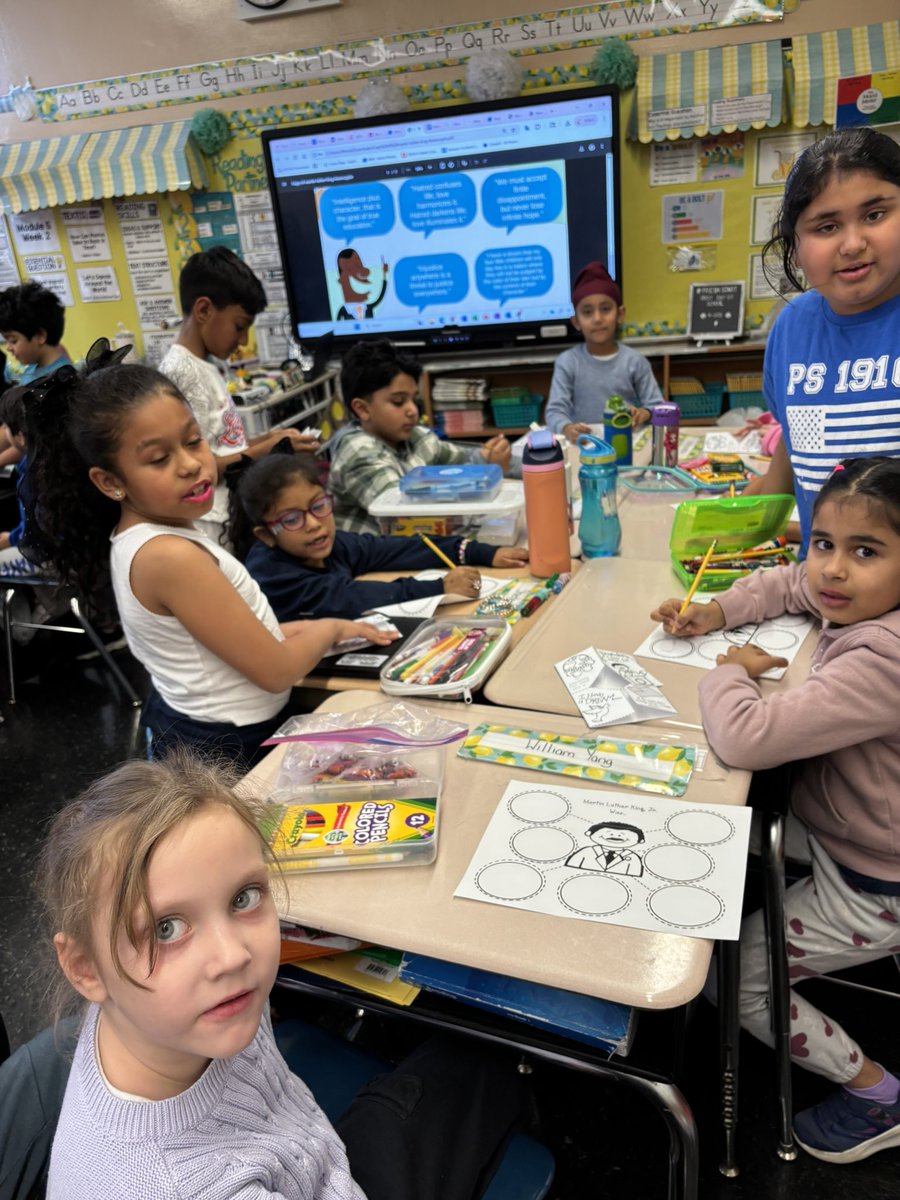 PS191Q's tweet image. Our Grade 1 and Grade 4 BOLT buddies came together to honor and remember Dr. Martin Luther King Jr., reflecting on kindness, courage, and the power of unity. ⚡️💙✨ #MLKDay #BOLTBuddies #LearningTogether @D26Team