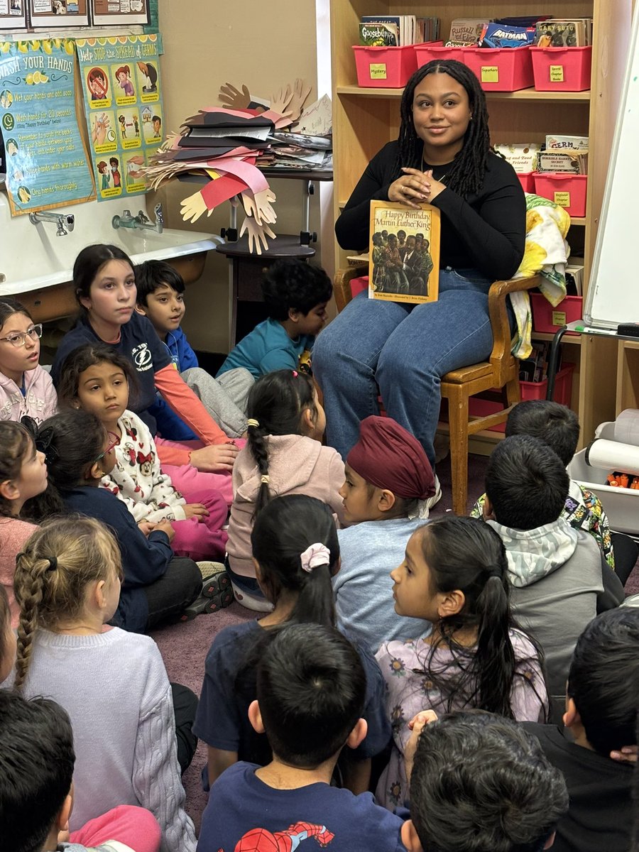 PS191Q's tweet image. Our Grade 1 and Grade 4 BOLT buddies came together to honor and remember Dr. Martin Luther King Jr., reflecting on kindness, courage, and the power of unity. ⚡️💙✨ #MLKDay #BOLTBuddies #LearningTogether @D26Team