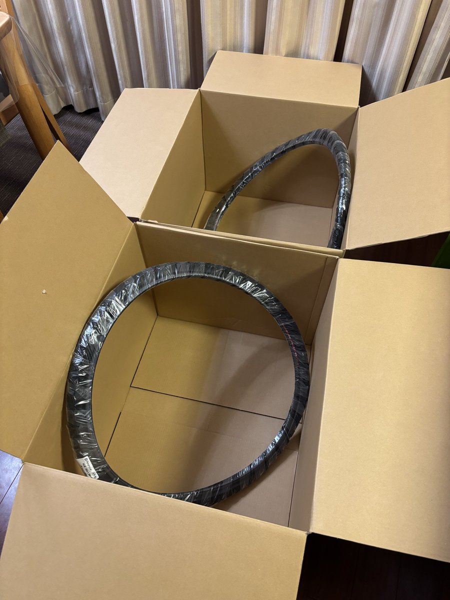 はぎータイヤ（まとめ買いだと複数発送不可のため、個別にてお願いいたします） Amazonで通勤用の26インチタイヤを買ったら、この有り様。 何というか