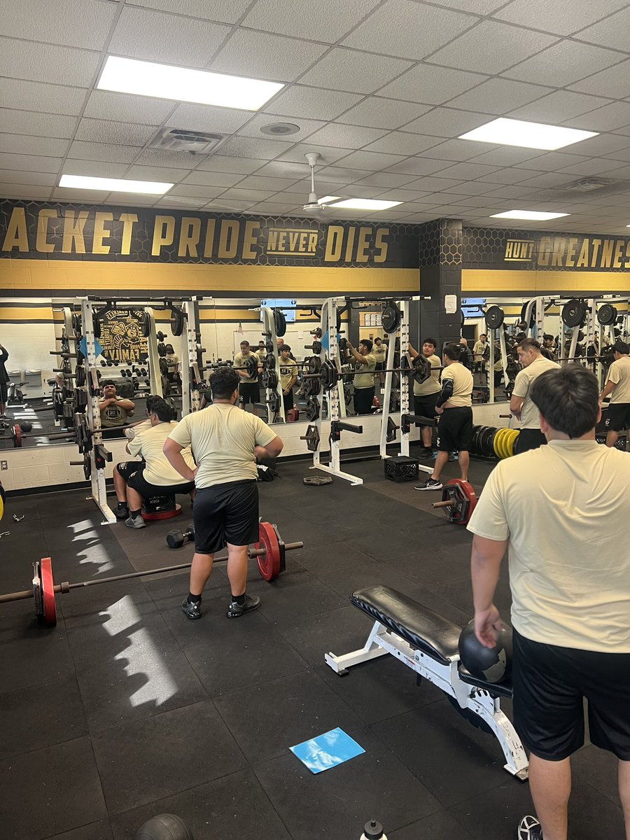 GPHS_Athletics's tweet image. Another solid week in The Hive! @GalenaParkISD @GPHS_GPISD @KaeWalker2