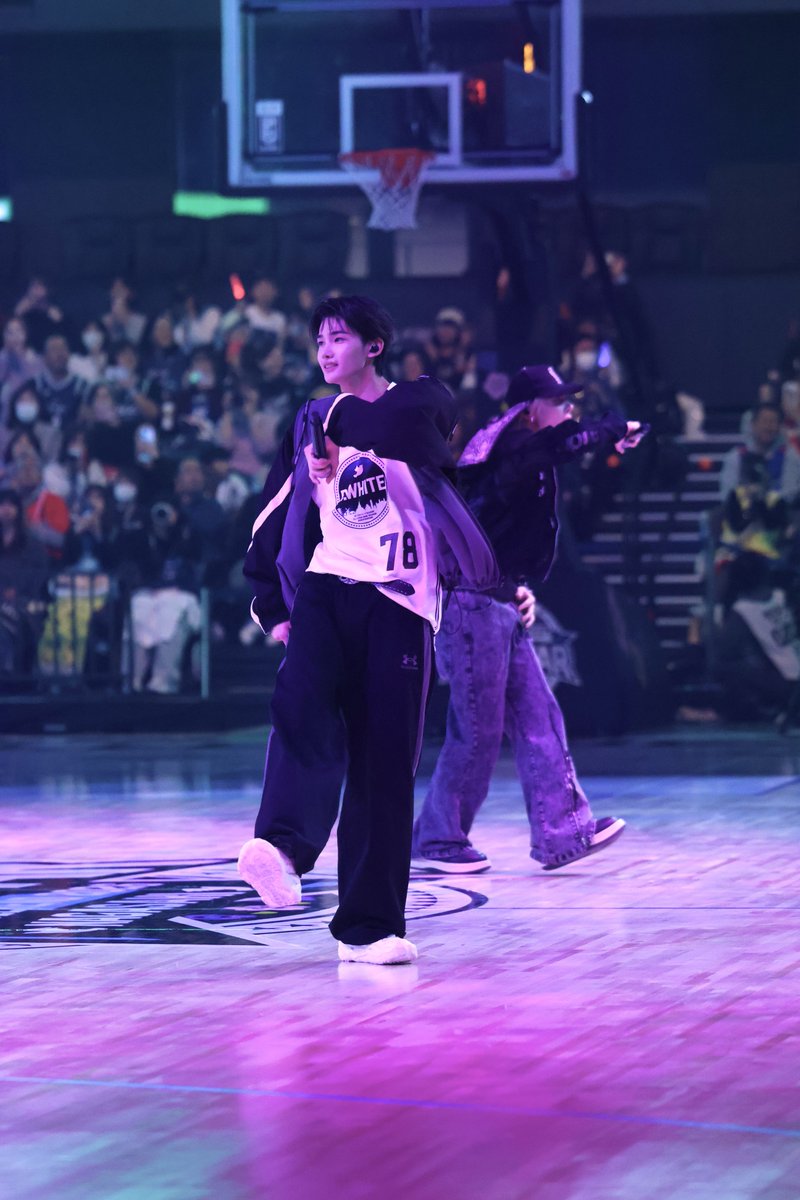 _828216's tweet photo. 顔小さすぎてドン引き(褒めてる)
#Bリーグオールスター
#andTEAM https://t.co/yzBcQ78VUf