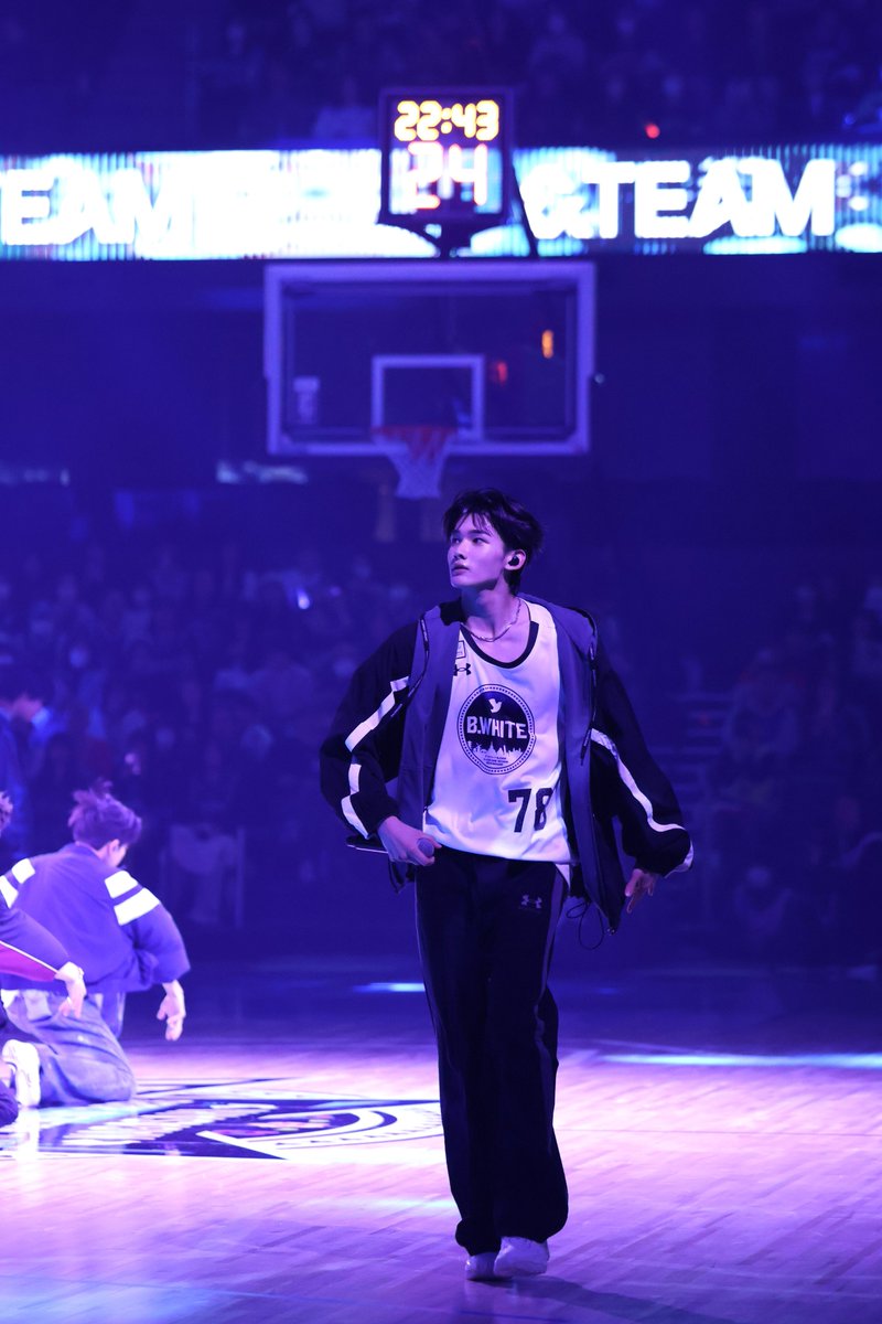 _828216's tweet photo. 顔小さすぎてドン引き(褒めてる)
#Bリーグオールスター
#andTEAM https://t.co/yzBcQ78VUf